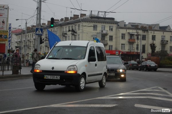У Луцьку відбувся автопробіг за Європу. ФОТО