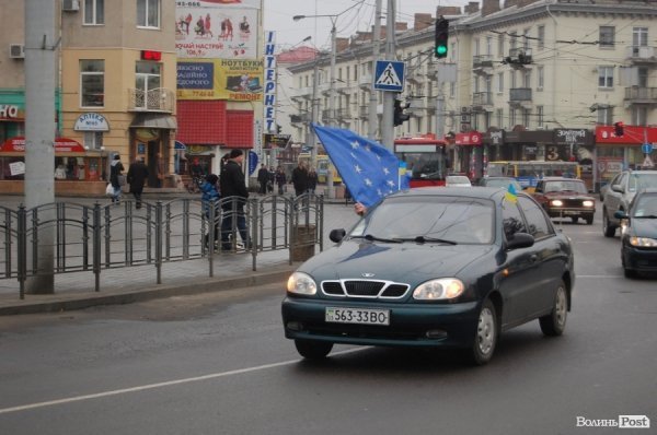 У Луцьку відбувся автопробіг за Європу. ФОТО
