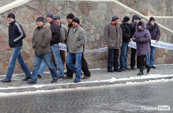 Водії під мерією обурені тим, що їх не помітили