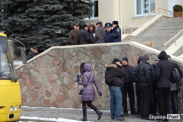 Водії під мерією обурені тим, що їх не помітили