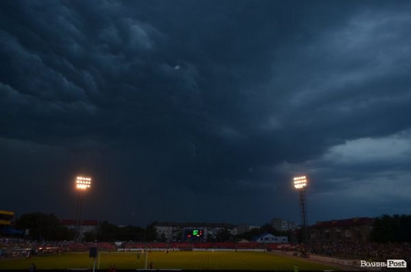 «Волинь» – «Шахтар»: як лучани вболівали на «Авангарді». ФОТО