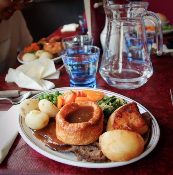 Англія: ростбіф з йоркширського пудингу