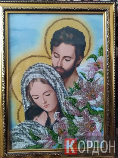 Раніше й голки з ниткою в руках не тримала: волинянка після народження доньки вишила пів сотні картин та ікон 