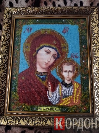 Раніше й голки з ниткою в руках не тримала: волинянка після народження доньки вишила пів сотні картин та ікон 