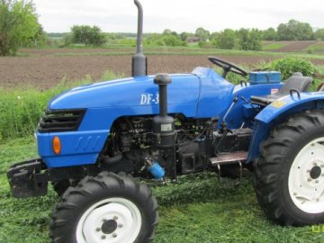 На Волині трактор, виїжджаючи з поля, врізався у Mercedes