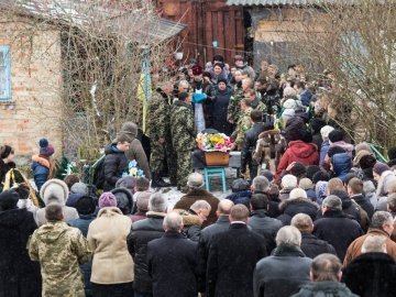 В Устилузі попрощалися із загиблим бійцем. ФОТО