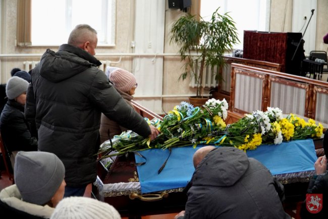 Волиняни навколішки провели в останню путь Героя Валентина Хлопцева