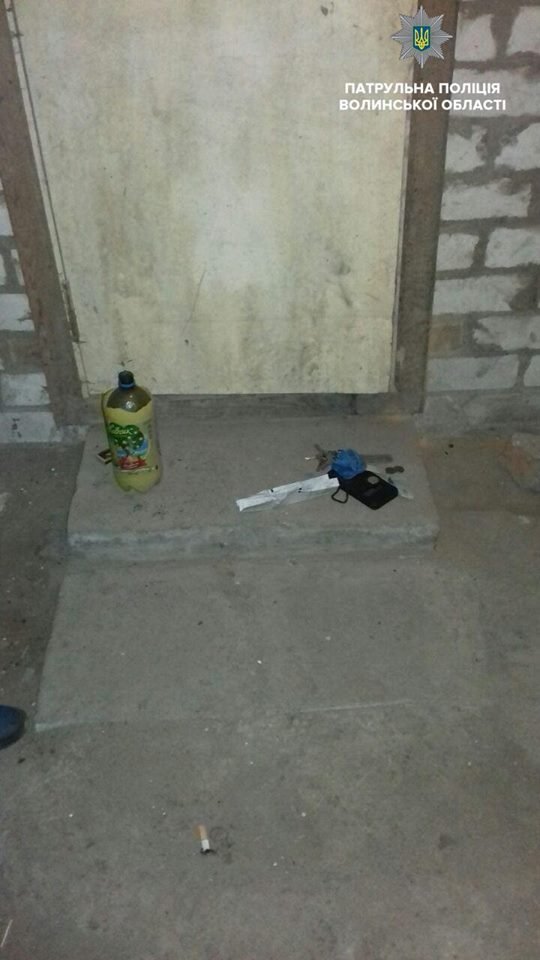 На Волині зловили трьох молодиків, які курили наркотики