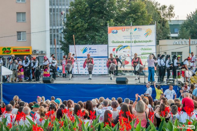 Як колоритні іноземці фестивалили у центрі Луцька. ФОТО