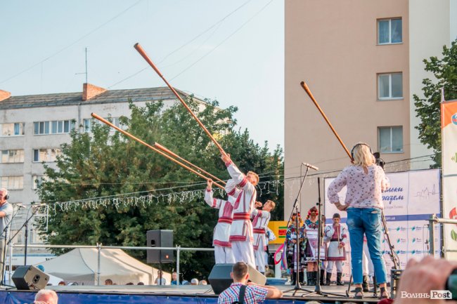 Як колоритні іноземці фестивалили у центрі Луцька. ФОТО