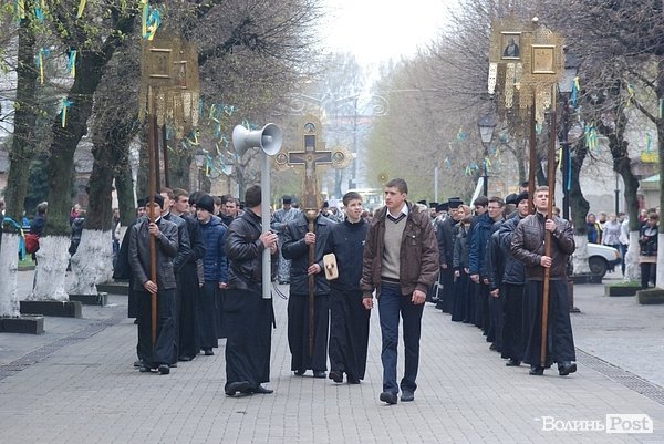 Страсний хресний хід у Луцьку. ФОТО