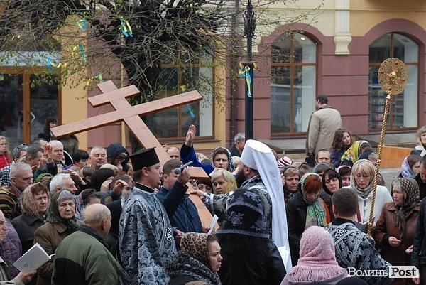 Страсний хресний хід у Луцьку. ФОТО