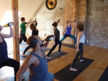 У Луцькому замку поєднають йогу і вживання пива