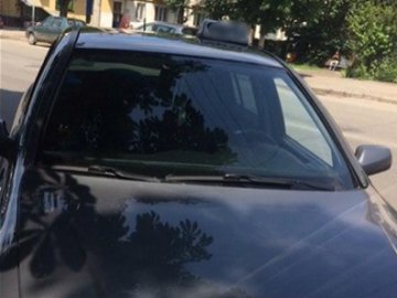 Патрульні затримали у Луцьку нелегальне таксі. ВІДЕО