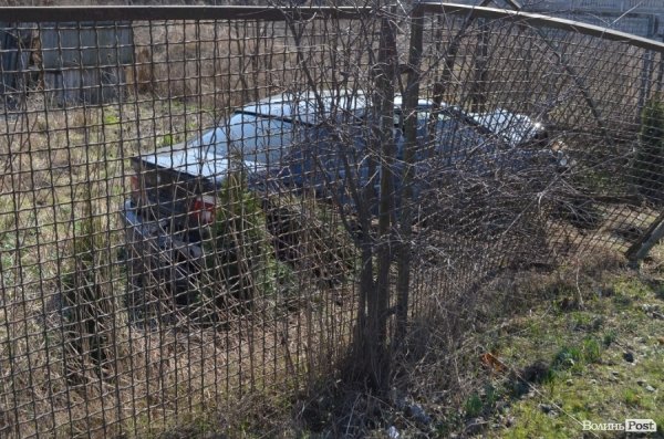 Аварія у Луцьку: легковик протаранив опору ліній електропередач. ФОТО. ВІДЕО