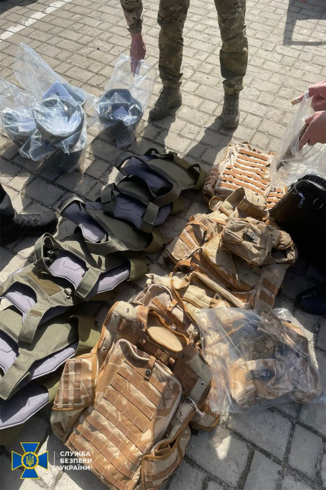На Волині посадовець сільради організував контрабанду бронежилетів і касок на 18 тисяч доларів