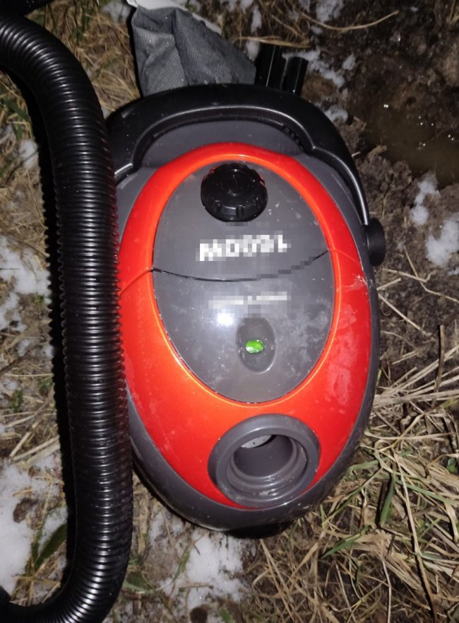 Хотів продати: на Волині злодій вкрав в односельця мікрохвильовку та  пилосос