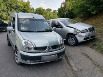 Раптовий розворот машини на Рівненській спричинив аварію