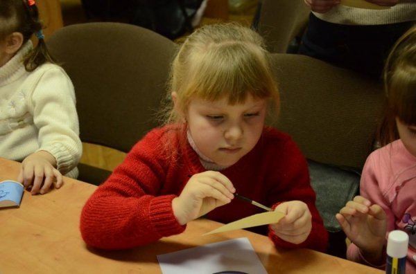 Діти із реабілітаційних центрів отримають святкові листівки від луцьких школярів. ФОТО