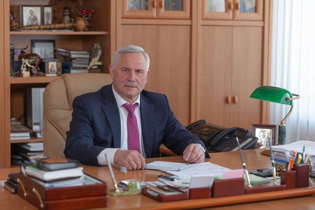 Скільки у Нововолинській міськраді заробляють голова та його заступники