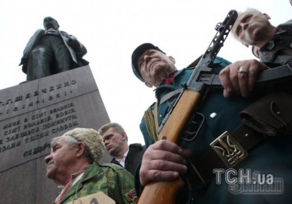 УПА та Бандеру вшанували у Києві ходою. ФОТО