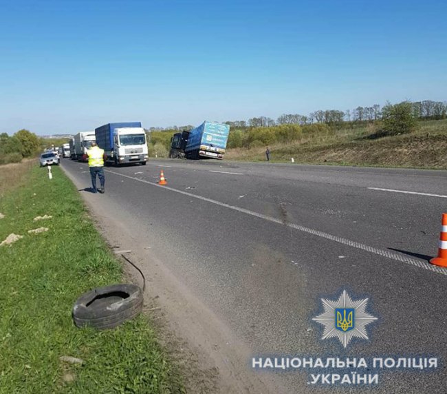 На Рівненщині лучанин на фурі зіткнувся з легковиком, є загиблий. ФОТО. ВІДЕО