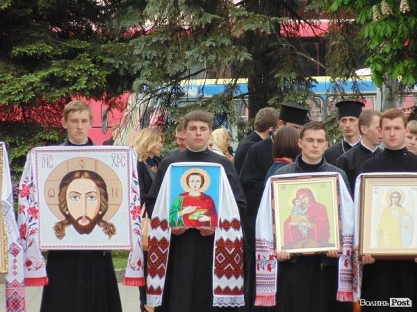 «Єдина країна»: флешмоб у центрі Луцька. ФОТО