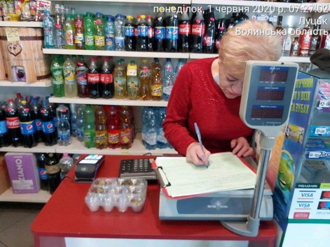 У Луцьку «на гарячому» піймали продавчиню, яка торгувала алкоголем в заборонений час