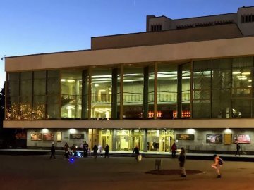 Волинський театр запрошує на концерт «Жінка. Весна. Перемога»