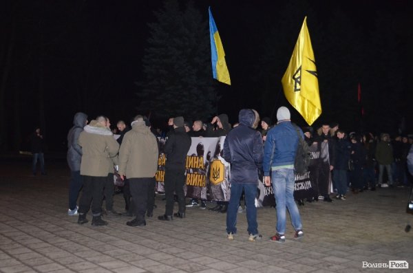 «На деревах замість листя розіпнем сепаратиста», - Марш у Луцьку. ФОТО. ВІДЕО