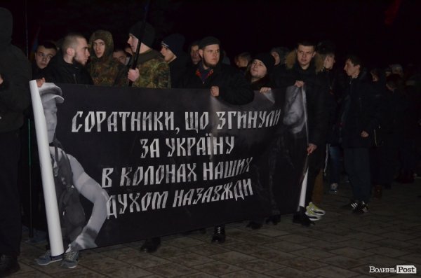 «На деревах замість листя розіпнем сепаратиста», - Марш у Луцьку. ФОТО. ВІДЕО