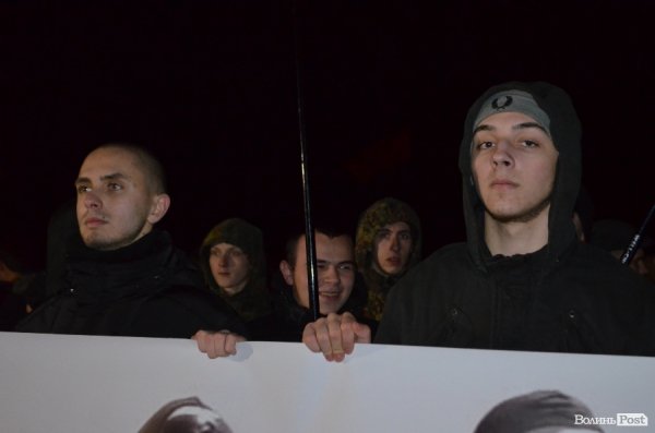 «На деревах замість листя розіпнем сепаратиста», - Марш у Луцьку. ФОТО. ВІДЕО