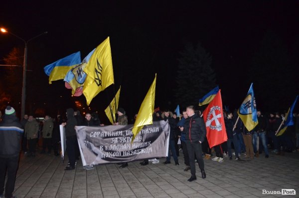 «На деревах замість листя розіпнем сепаратиста», - Марш у Луцьку. ФОТО. ВІДЕО
