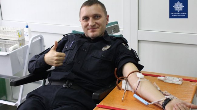 Волинські патрульні здали кров для постраждалих в ДТП