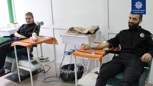 Волинські патрульні здали кров для постраждалих в ДТП