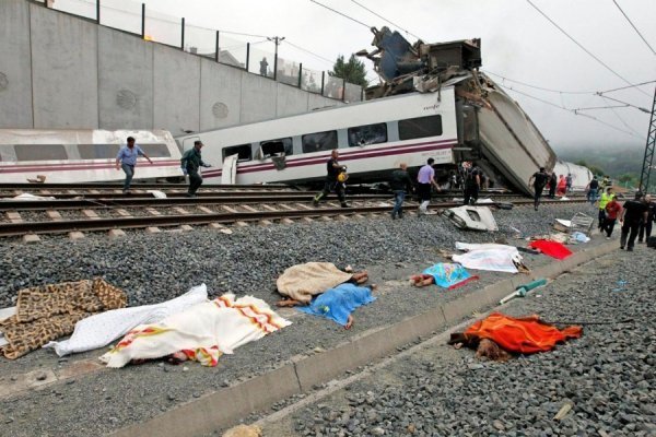 Аварія поїзда в Іспанії. ФОТО