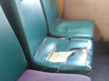 Перевозять, як худобу: у Луцьку обурені станом маршруток. ФОТО