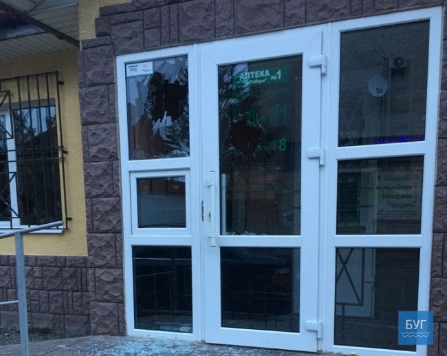 У Нововолинську злодії винесли з магазину сейф з продукцією Apple. ФОТО