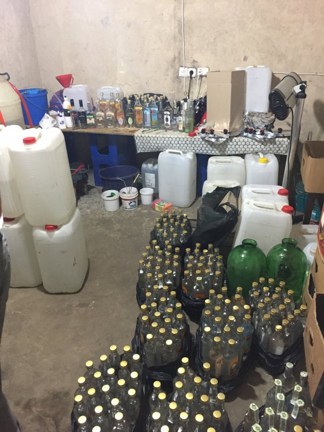 У Луцьку «накрили» підпільний цех, де виготовляли алкоголь. ФОТО