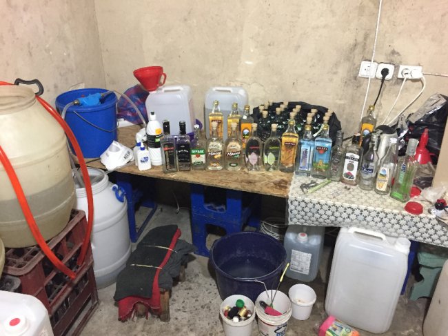 У Луцьку «накрили» підпільний цех, де виготовляли алкоголь. ФОТО