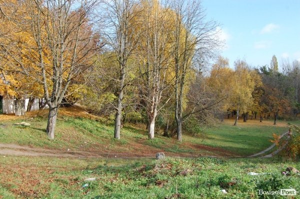 Парк у Луцьку: осіння краса і людська байдужість. ФОТО