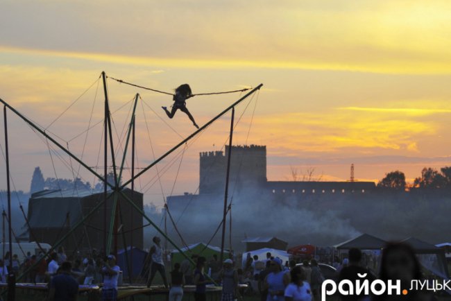 Красивий захід сонця на «Бандерштаті». ФОТО