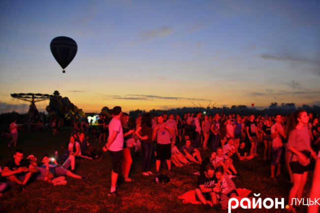 Красивий захід сонця на «Бандерштаті». ФОТО