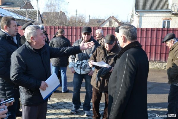 Жителям Малоомелянівського масиву в Луцьку обіцяють каналізацію до кінця року. ФОТО