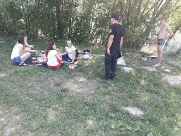 Луцькі парки перетворилися на зону барбекю