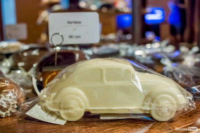 «Камасутра», пістолети і картини: найоригінальніші вироби з шоколаду у Луцьку. ФОТО