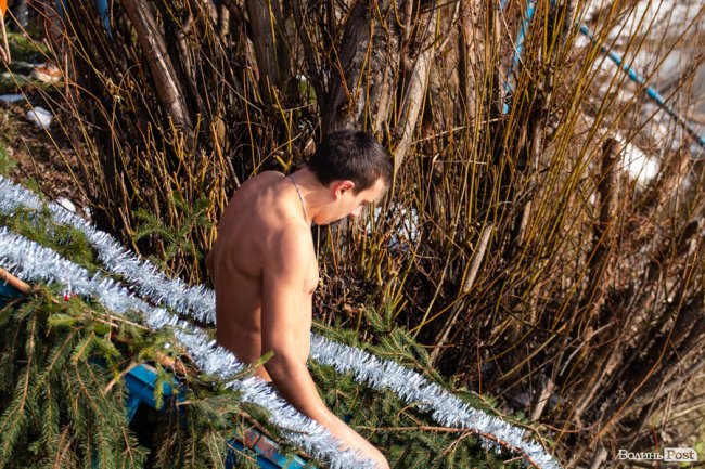 Як лучани пірнали в крижану купіль Стиру. ФОТО. ВІДЕО