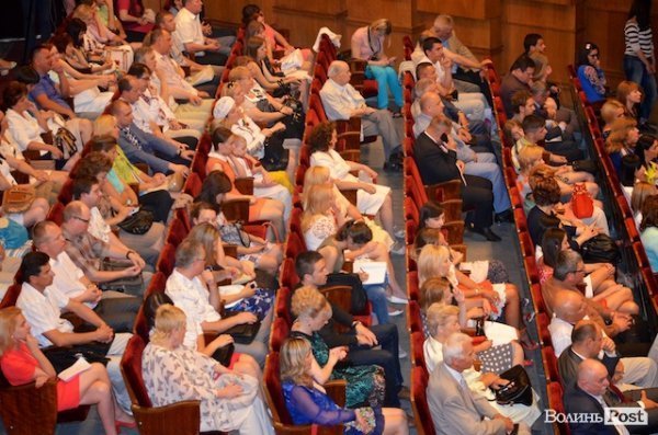 СНУ імені Лесі Українки привітали із 75-річчям. ФОТО