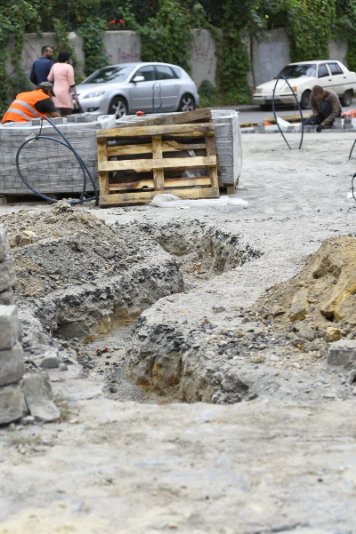  Екопарковка та лавки-зиґзаґи: у центрі Луцька облаштовують сучасний сквер*