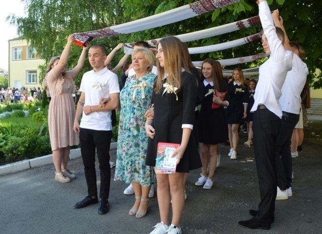 Як у школах Ковеля провели останній дзвоник. ФОТО